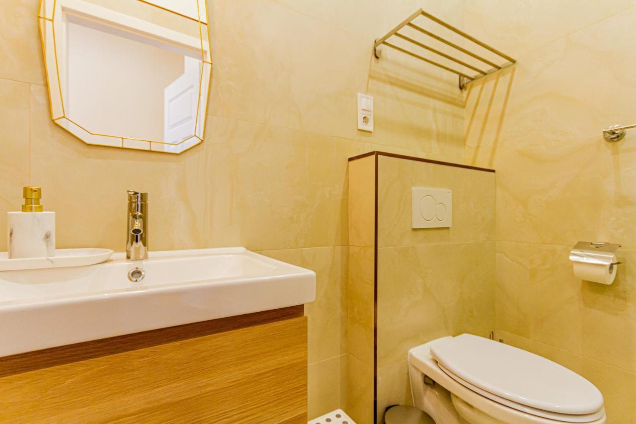 Bengt Kiraly Str. Luxury Apartament *